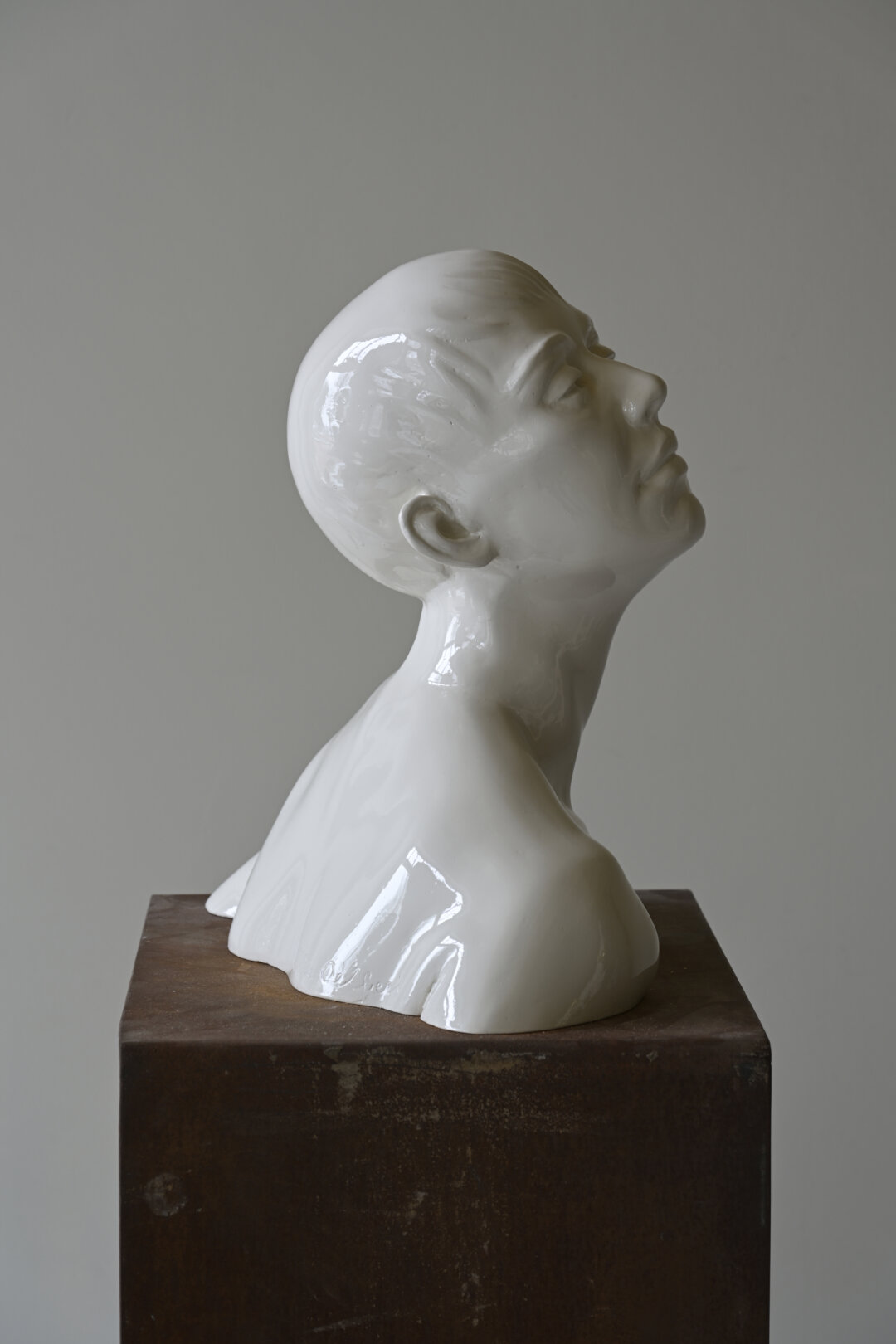 Acrylic white sculpture, buste of a young woman.